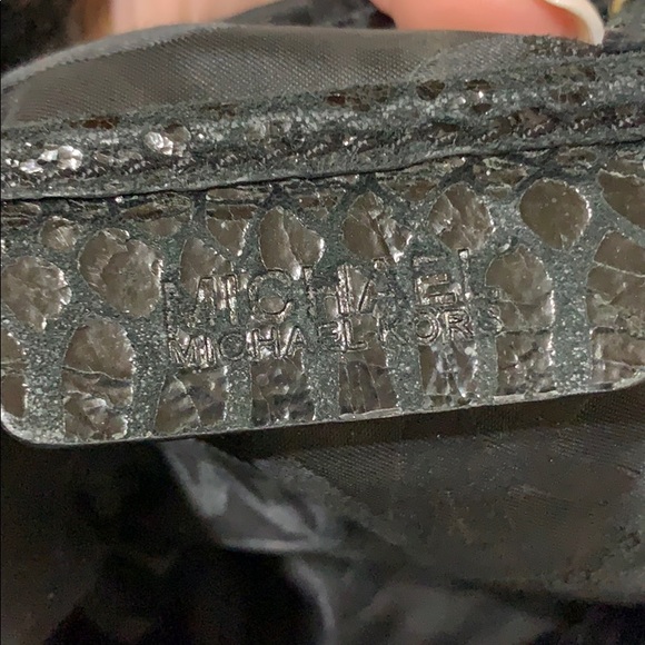 Large black embossed leather Michael Kors purse - Picture 4 of 8